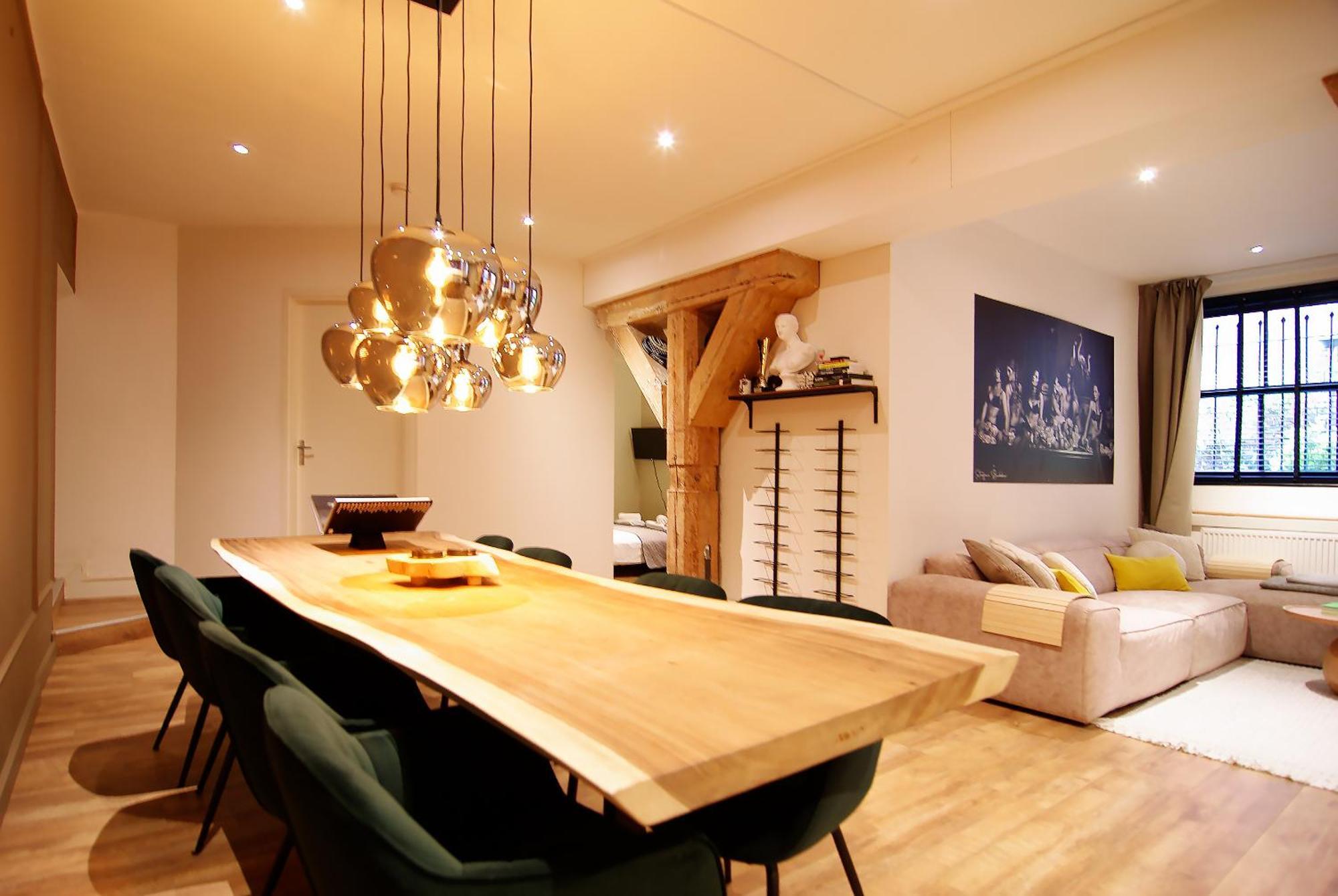 Stunning 2 Bedroom Apt. Heart Of The City! Apartment