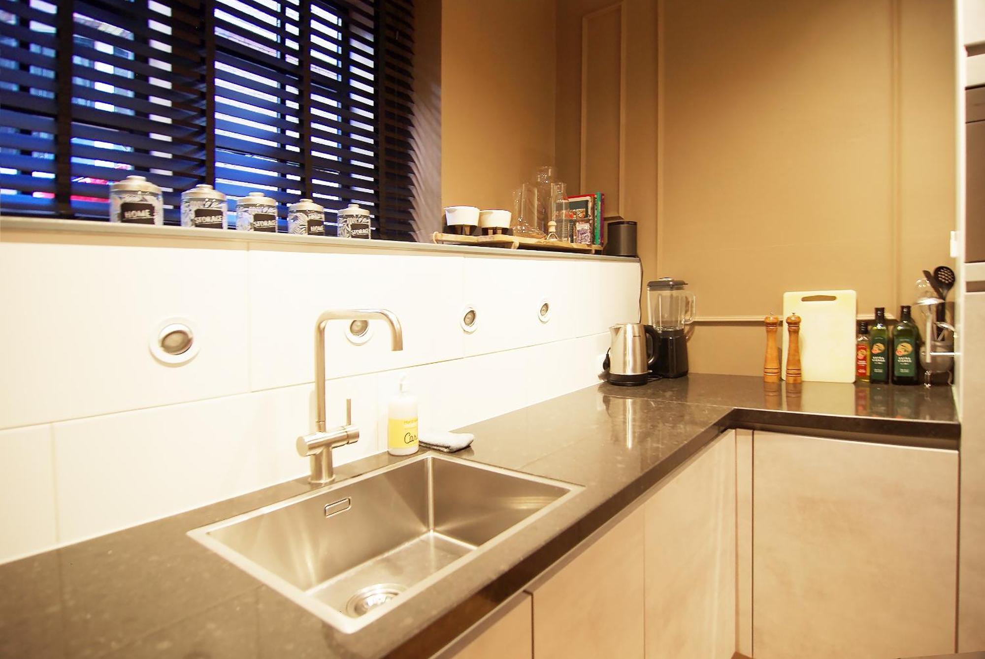 Apartment Stunning 2 Bedroom Apt. Heart Of The City!